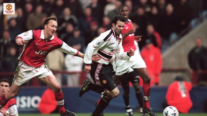 Ryan Giggs vs Arsenal (1999)